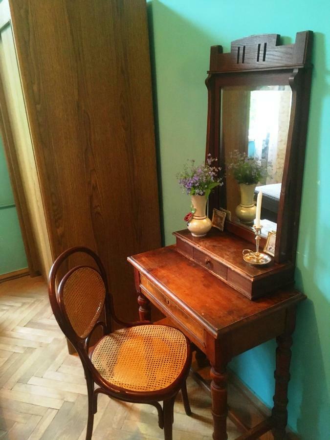 Ambrosador Pension Ambrolauri Buitenkant foto