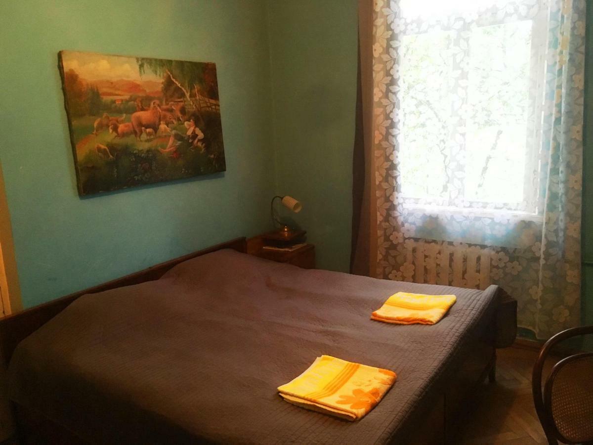 Ambrosador Pension Ambrolauri Buitenkant foto