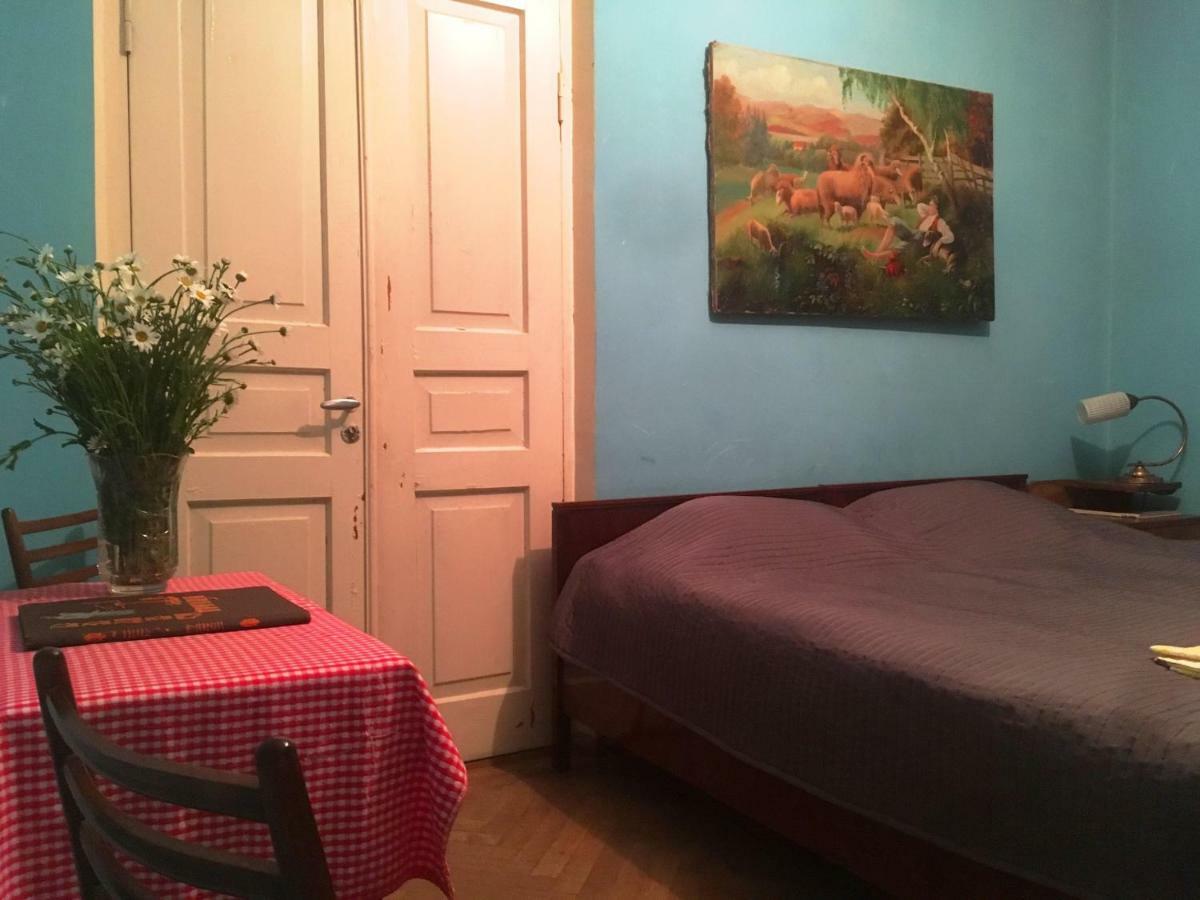 Ambrosador Pension Ambrolauri Buitenkant foto