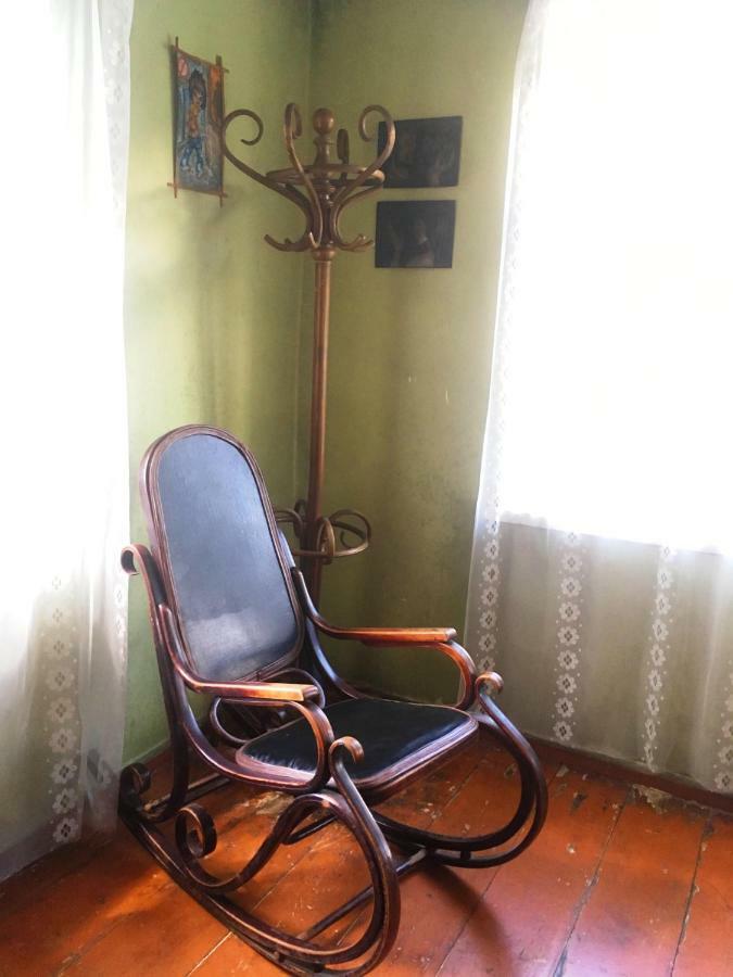 Ambrosador Pension Ambrolauri Buitenkant foto