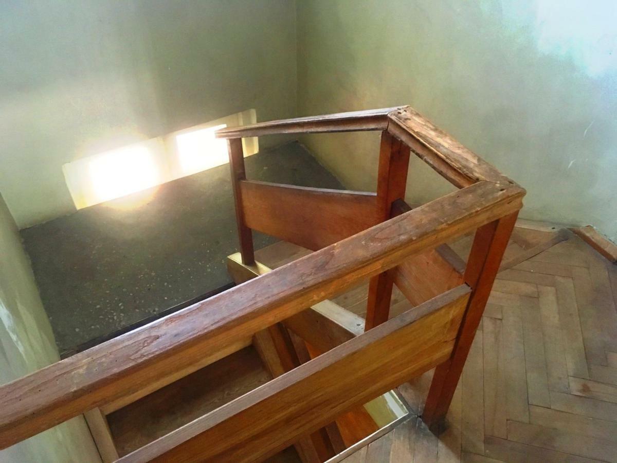 Ambrosador Pension Ambrolauri Buitenkant foto